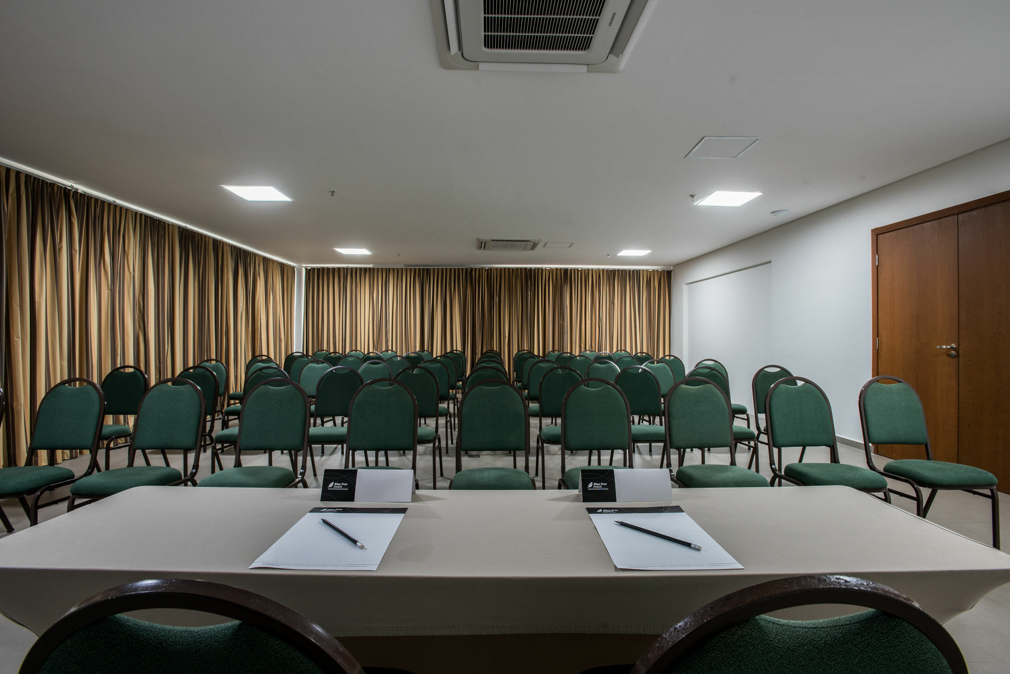 Nobile Hotel กัวรูจา ภายนอก รูปภาพ
